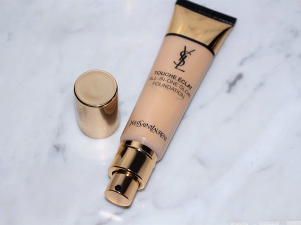 Yves Saint Laurent Touche Éclat Te All-In-One-Glow Fondotinta illuminante